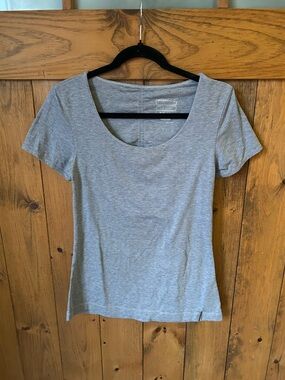 Merrell Women's Heather Gray Scoop Neck Short Sleeve Tee
